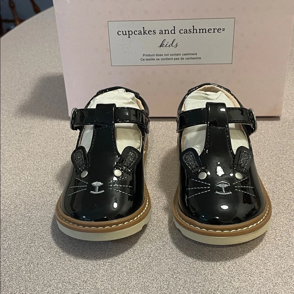 CUPCAKES & CASHMERE T-strap With Cat Face Dress Shoes  Sooo Cute Size 6T